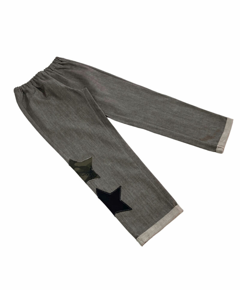 Jeans marrone con stelle